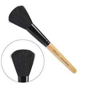 Vega Blush Brush with Wooden Handle and Natural Animal/Synthetic Hair