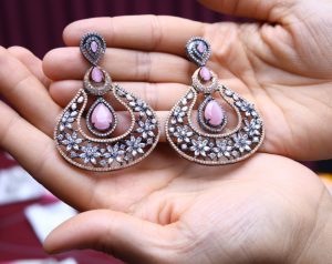 EARRINGS BRASS  BLACK OXIDIZED  COLOUR PINK AND ROSE GOLD SIZE ADJUSTABLE / FREE SIZE - ADER-128 